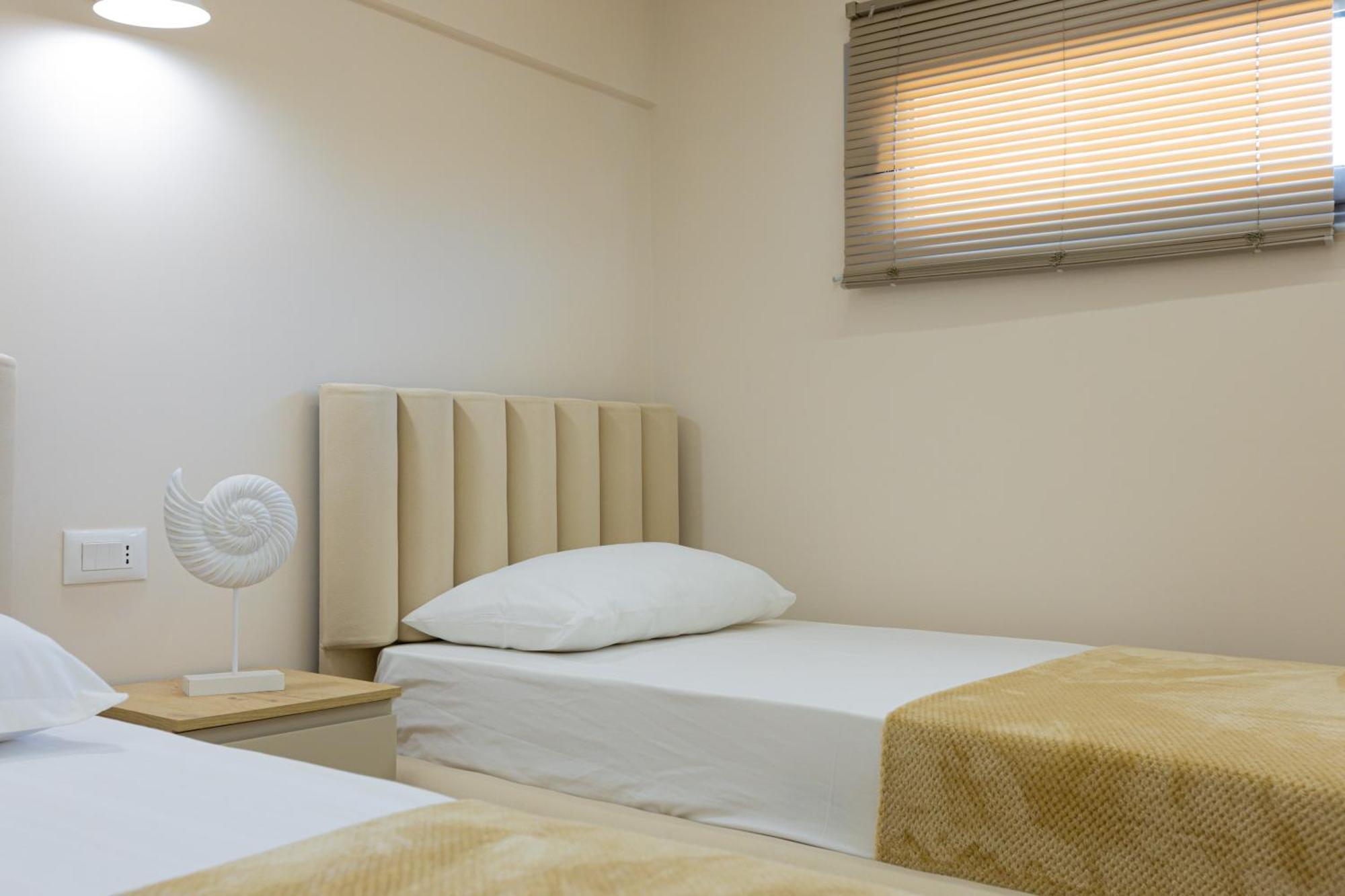 Arial Lofts Hotell Vlorë Exteriör bild